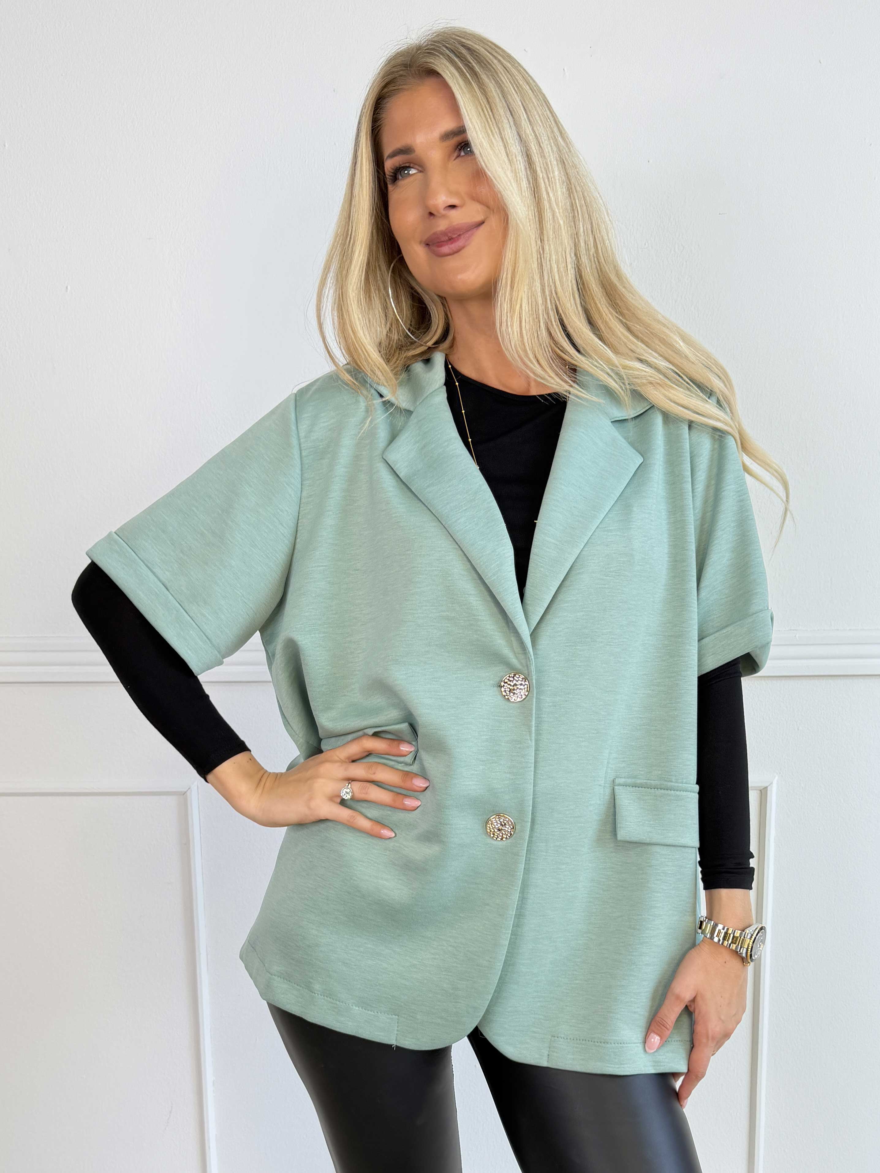 Elodie - Blød og behagelig blazer med korte ærmer og guldfarvede knapper